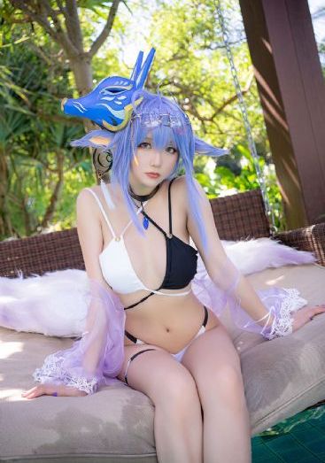 三个人一前一后融为一体_JVID性感写真